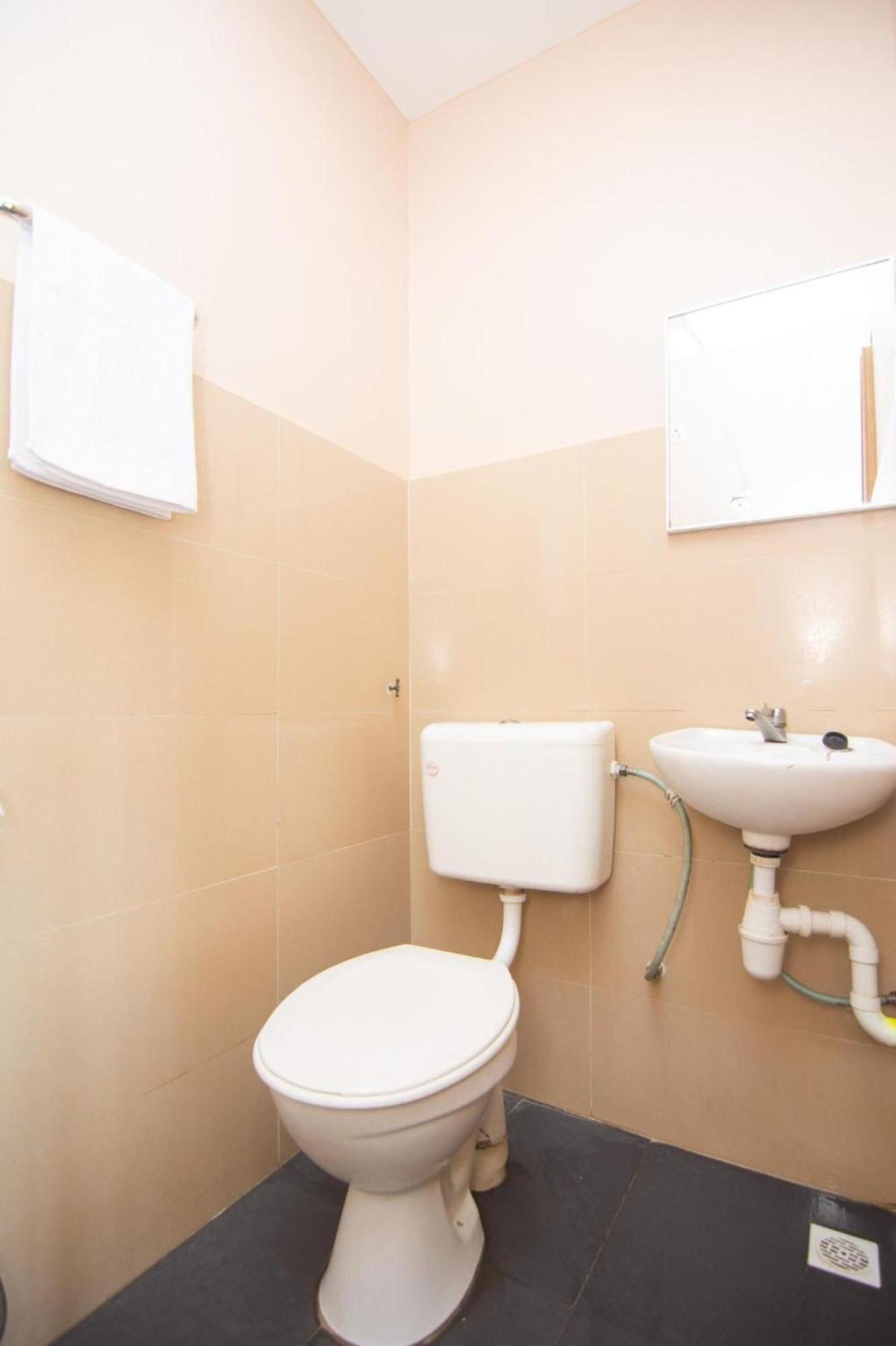 Oyo 1224 Hotel Hajah Rohayah Tanjong Malim Extérieur photo