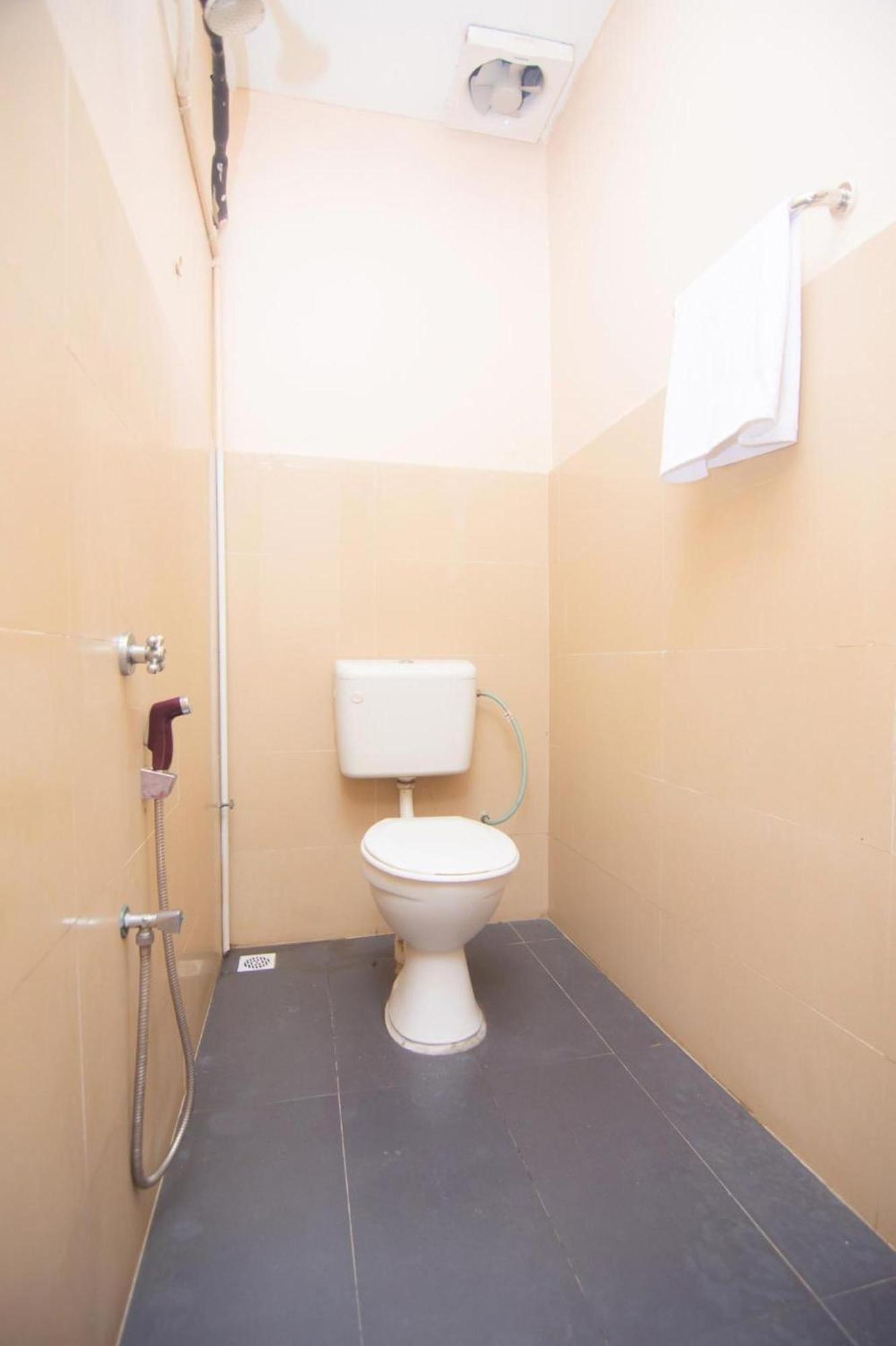 Oyo 1224 Hotel Hajah Rohayah Tanjong Malim Extérieur photo