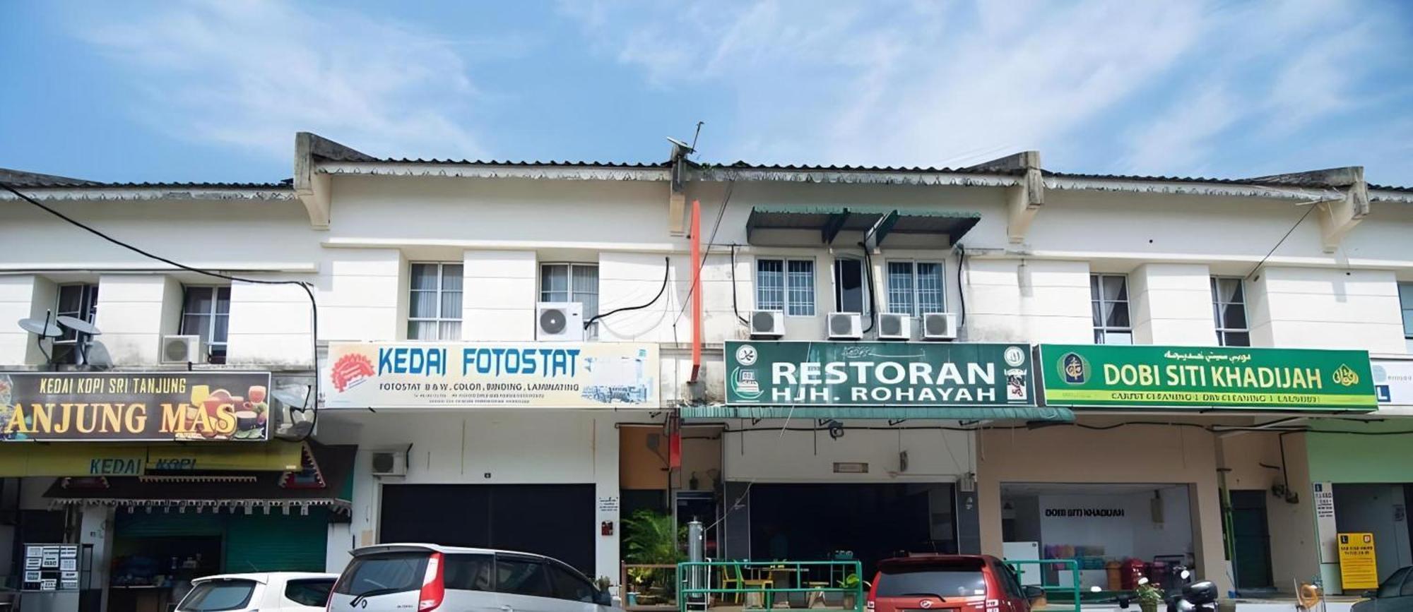 Oyo 1224 Hotel Hajah Rohayah Tanjong Malim Extérieur photo