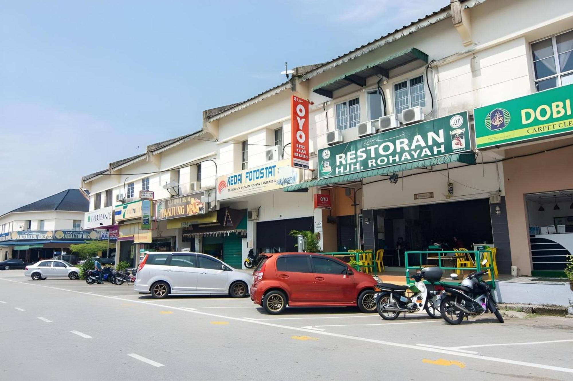 Oyo 1224 Hotel Hajah Rohayah Tanjong Malim Extérieur photo