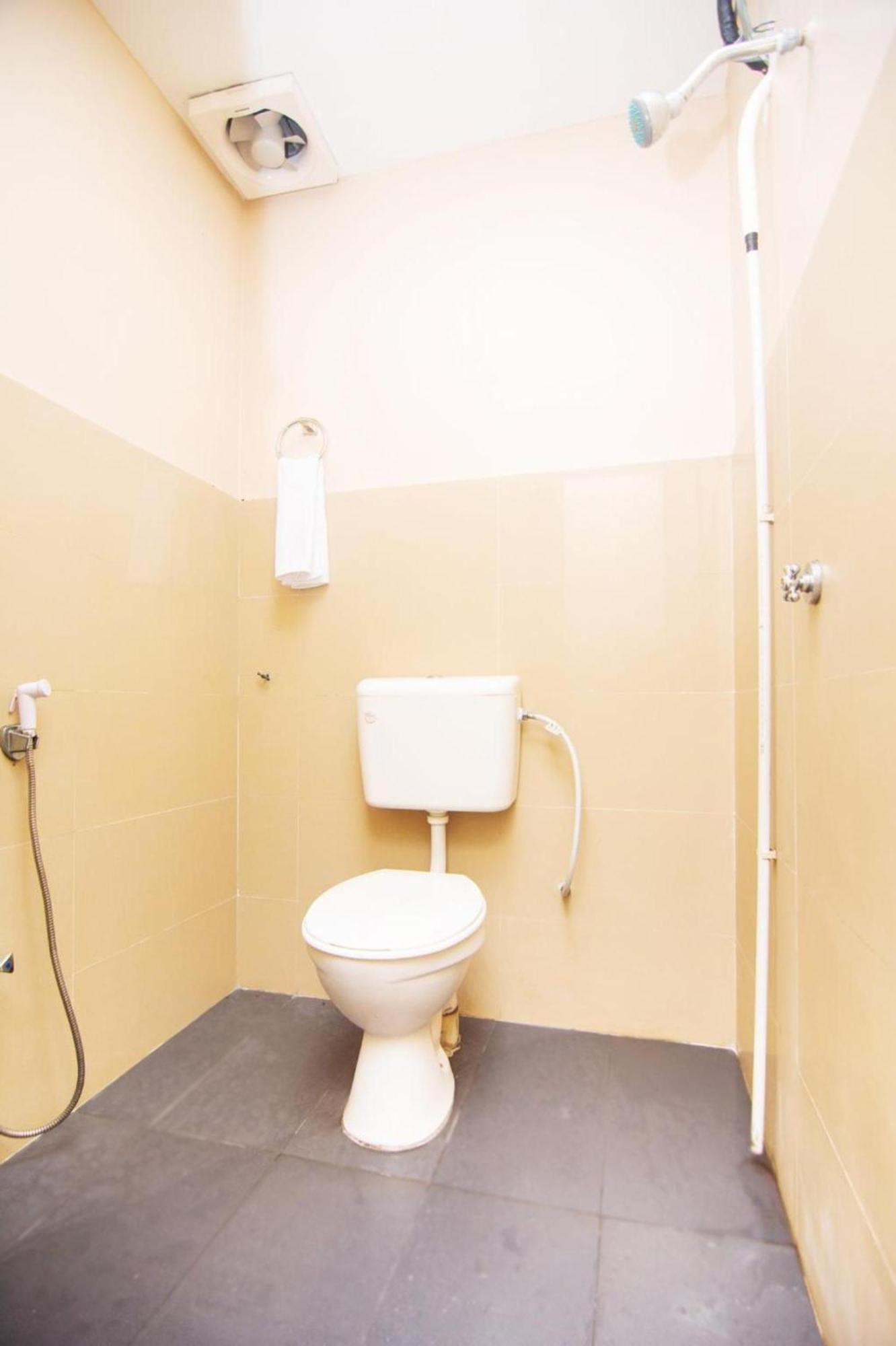 Oyo 1224 Hotel Hajah Rohayah Tanjong Malim Extérieur photo