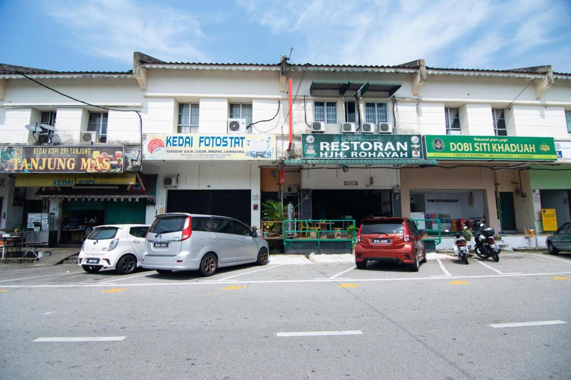 Oyo 1224 Hotel Hajah Rohayah Tanjong Malim Extérieur photo